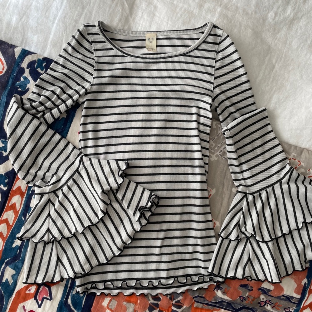 ✨free people statement sleeve tee✨